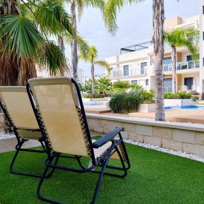 Be safe with artificial grass around your swimming pool