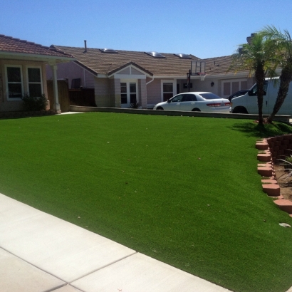 Fake Grass & Putting Greens in Pueblo Pintado, New Mexico